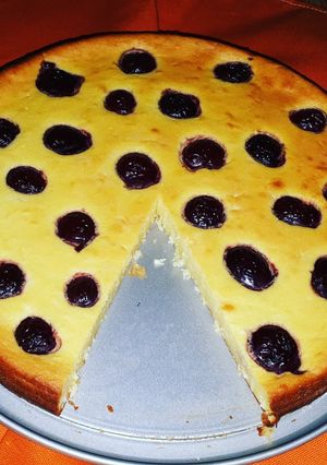 O poză a rețetei Tarta cu ricotta și cireșe.