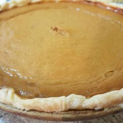 A picture of Mom's pumpkin pie.