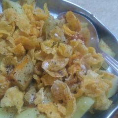 A picture of Aloo papdi.