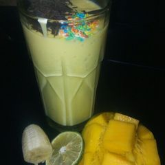 A picture of Banana, mango, lemon smoothie.