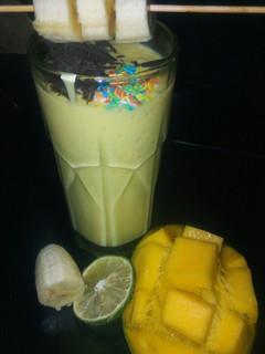 A picture of Banana, mango, lemon smoothie.