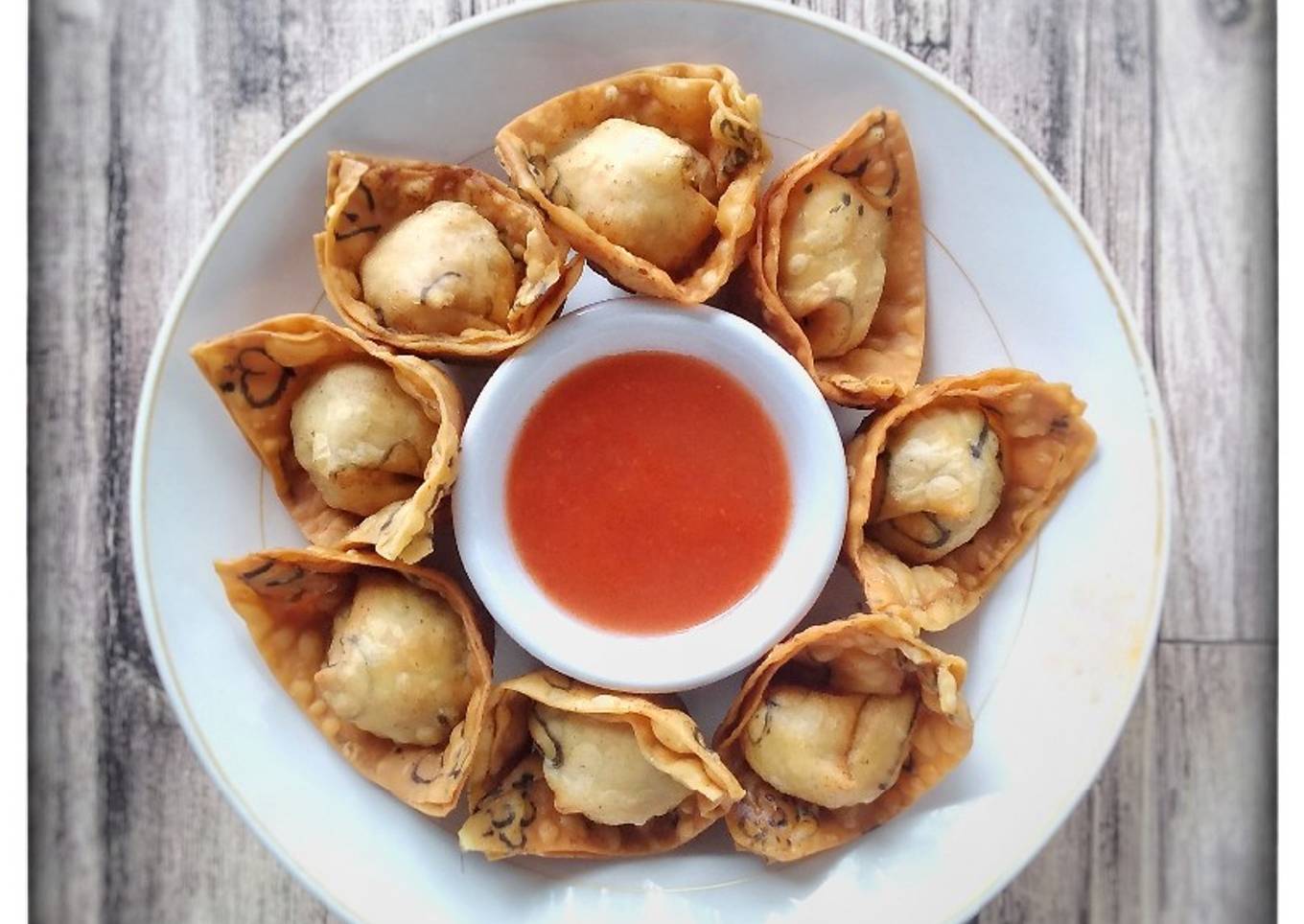 Pangsit Goreng isi tahu dan teri medan