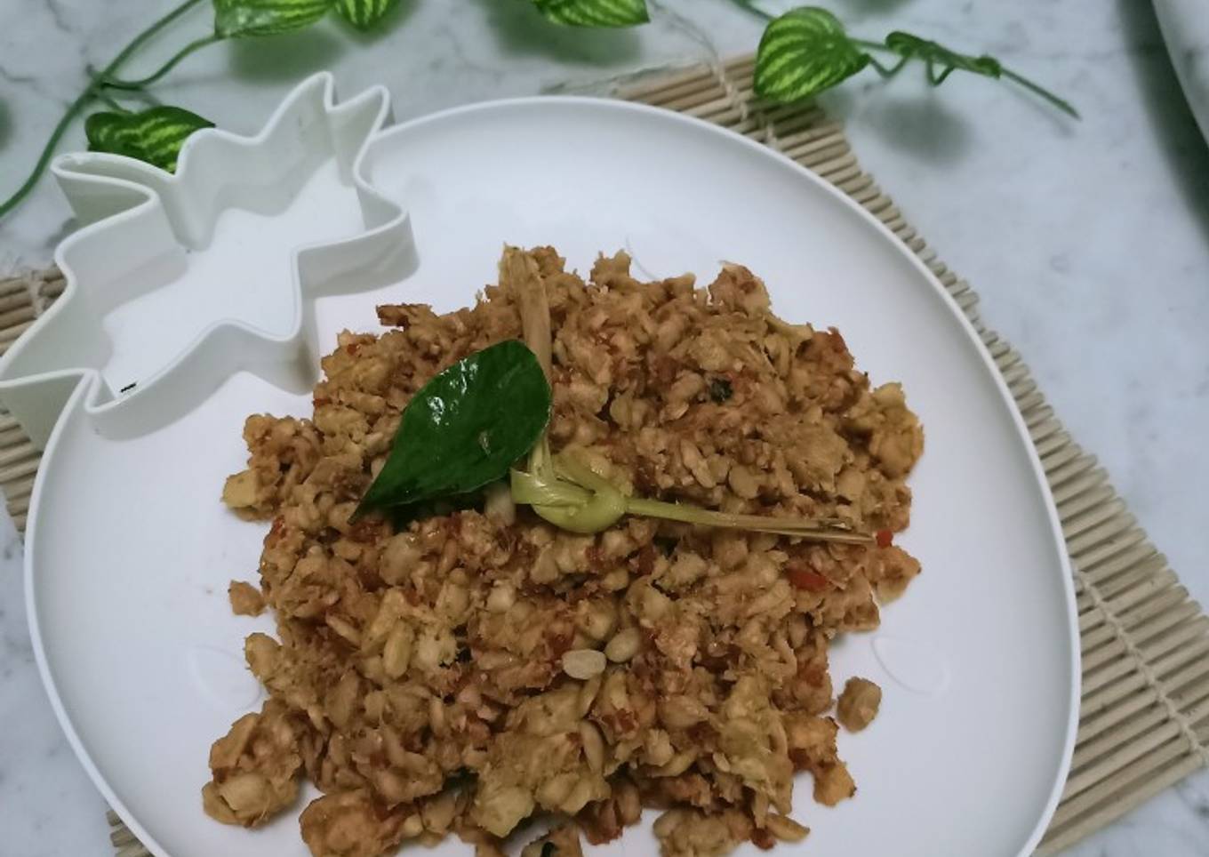 Oseng tempe bejek wangi kencur & daun jeruk