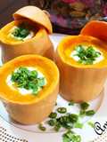 حساء (شوربة) اليقطينpumpkin soup in pumpkin bowls