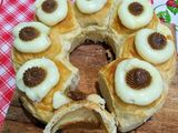 Rosca de Pascua rellena con crema pastelera y dulce de leche