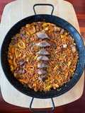Paella de pluma ibérica y calamar
