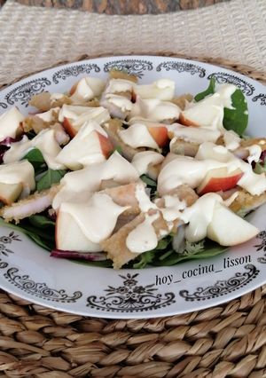 Una foto de Ensalada de pollo crujiente