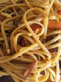 Fideos veganos con tempeh