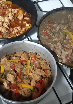 Una foto de Tacos de carne, pollo y vegie
