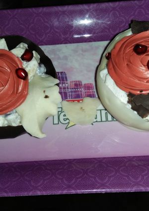A picture of Fruit cream salad in chocolate balls.