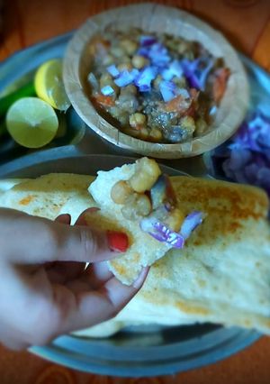 छोले कुलचे(Chole Kulche recipe in hindi) रेसिपी मुख्य फोटो