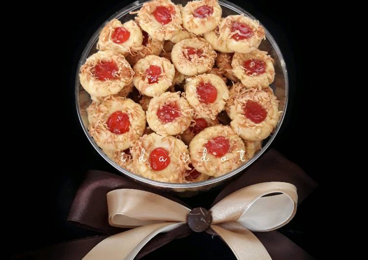 Cara Gampang Menyiapkan Thumbprint Cheese cookies, Enak