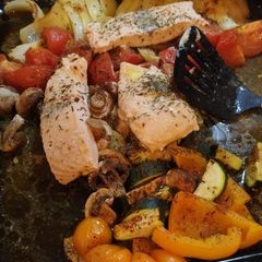 A picture of Salmon, rice and your favorite veggies.
