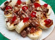 Una foto de postre con guindas