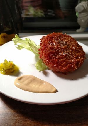 A picture of Fried Tomato "Burgers".