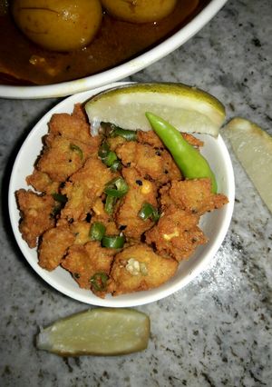ডালের পকোড়া(Dal pakoda recipe in bengali) রেসিপির প্রধান ছবি