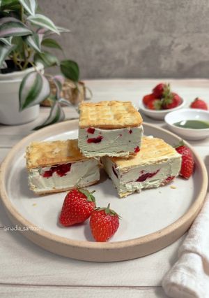 Foto resep Matcha strawberry ice cream biscuitwich