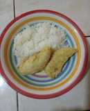 Filetes de pollo frito con arroz
