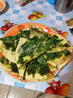 Una foto de Pizza vegetariana de espinacas