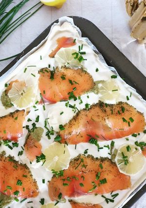 Une photo de Pizza blanche saumon citron