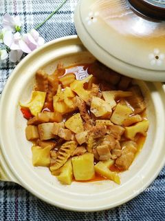 Hình của món Ba rọi kho măng.