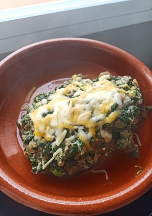 Una foto de Berenjena rellena de espinacas y atún