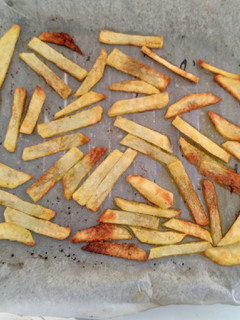 Una foto de Patatas fritas al horno (muy ricas y muy sanas)