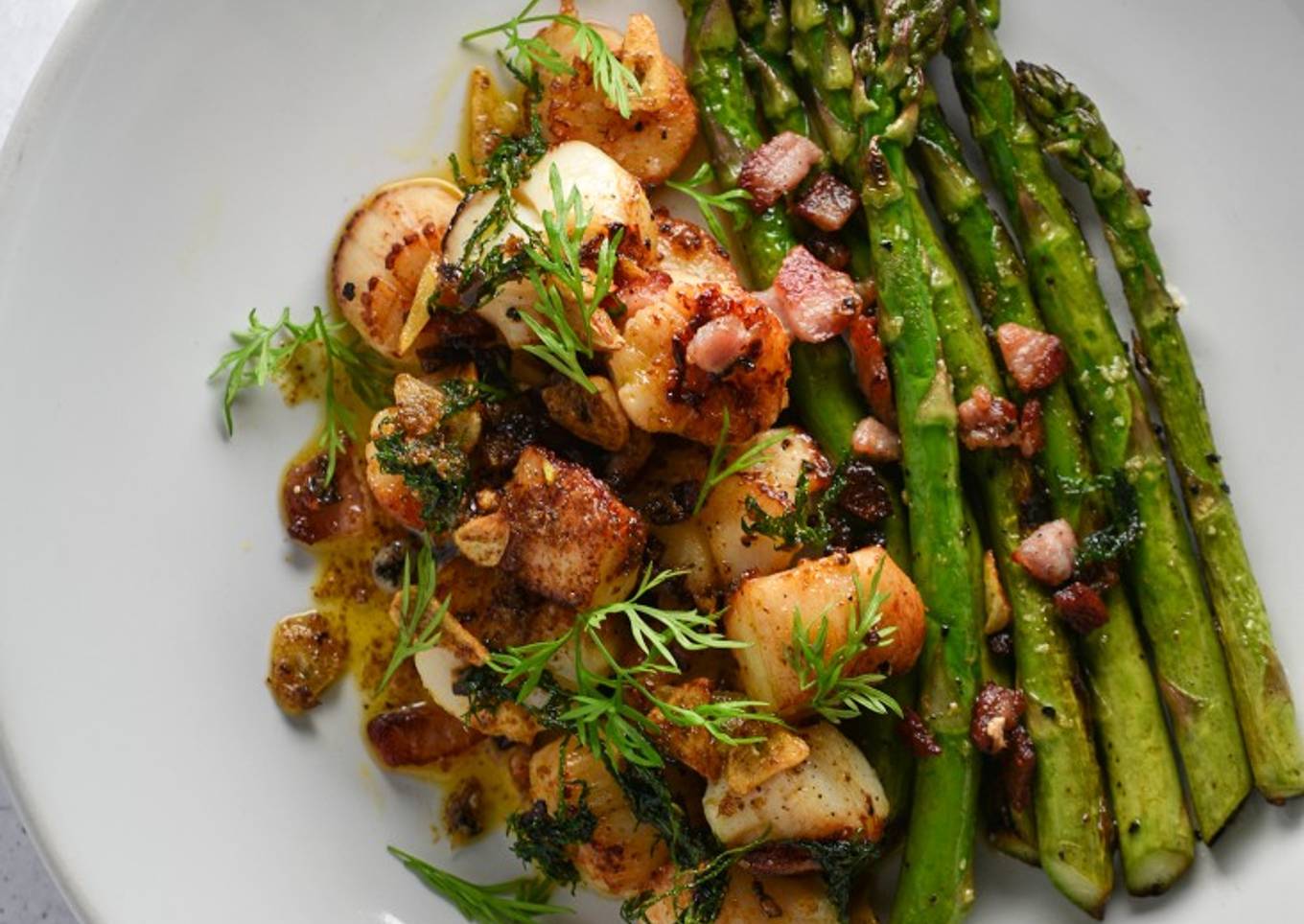 Scallops, garlic beurre noisette, crispy bacon & asparagus