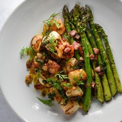 Scallops, garlic beurre noisette, crispy bacon & asparagus A picture of Scallops, garlic beurre noisette, crispy bacon & asparagus.