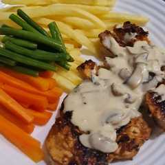รูปของ Chicken Steak with Mushroom Sauce