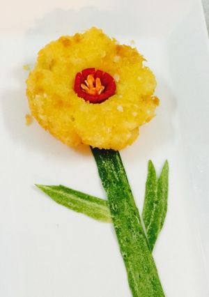 Hình của món Hoa hướng dương ngày khai giảng.