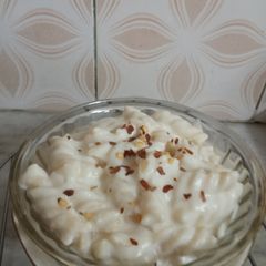 A picture of Creamy and cheesy pasta.