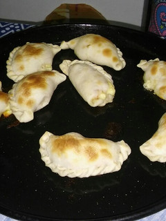 Una foto de Empanadas de jamón y queso!