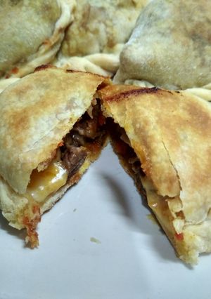 Una foto de Empanadas de carne al horno o fritas