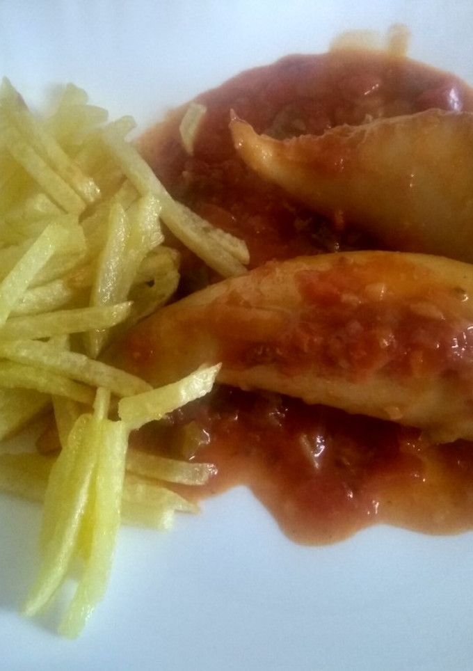 Una foto de Calamares rellenos con patatas fritas