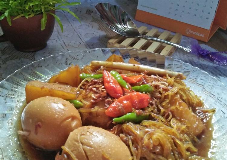 Cara Gampang Menyiapkan semur kentang telur + soun ala ibu, Lezat