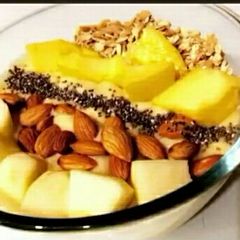 A picture of Mango Banana smoothie bowl.
