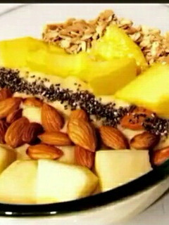 A picture of Mango Banana smoothie bowl.