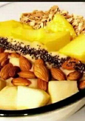 A picture of Mango Banana smoothie bowl.