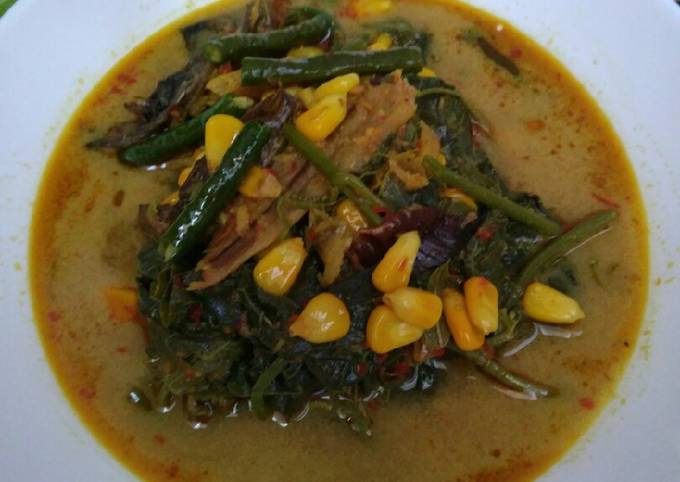 Gulai Pucuk Labu Ikan Salai