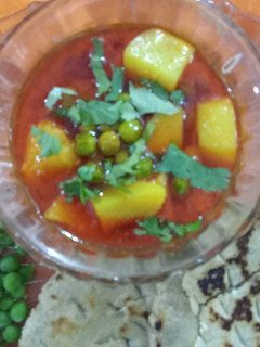 વટાણા બટેકા નું શાક (Vatana Bataka Shak Recipe In Gujarati) રેસીપી મુખ્ય ફોટો