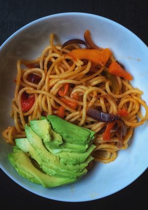 A picture of Stir fry spaghetti.