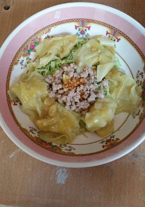 รูปของ บะหมี่หยกเกี้ยวแห้งใส่หมูสับ