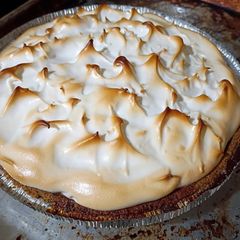 A picture of Old Fashioned Lemon Meringue Pie (but sugar free and lower carb).