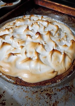 A picture of Old Fashioned Lemon Meringue Pie (but sugar free and lower carb).