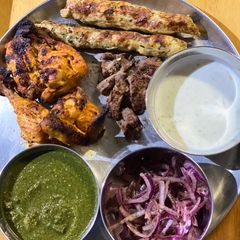 A picture of Green chutney (green sauce).