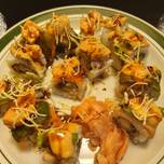 Sushi una delicia 🍣 lo acompañas con la ensalada de surimi