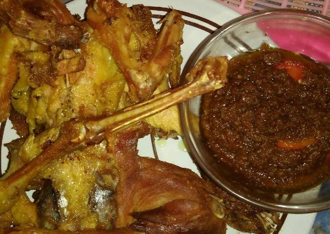 Resep Ayam Ungkep Goreng Sambal Terasi Oleh Linalina Lina Cookpad