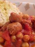 Besitos de salchicha con garbanzos
