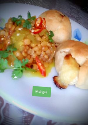 A picture of Daal Chana with loki.